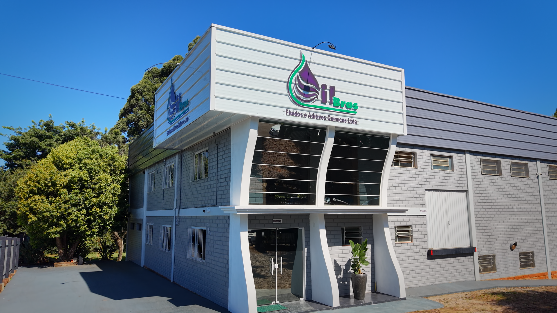 Oilbras — equipe e operação industrial